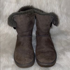 Ugg Bailey Button Gray W7